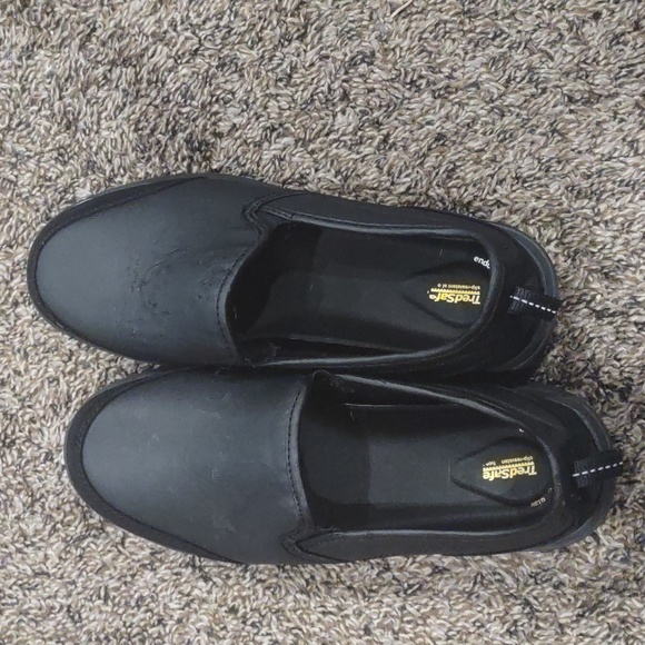 Slip resistant shoes - Picture 1 of 7